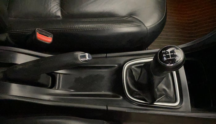 2018 Maruti Ciaz S 1.4 MT PETROL, Petrol, Manual, 98,497 km, Gear Lever