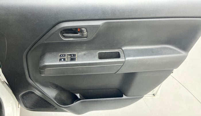 2019 Maruti New Wagon-R LXI CNG 1.0 L, CNG, Manual, 72,103 km, Driver Side Door Panels Control
