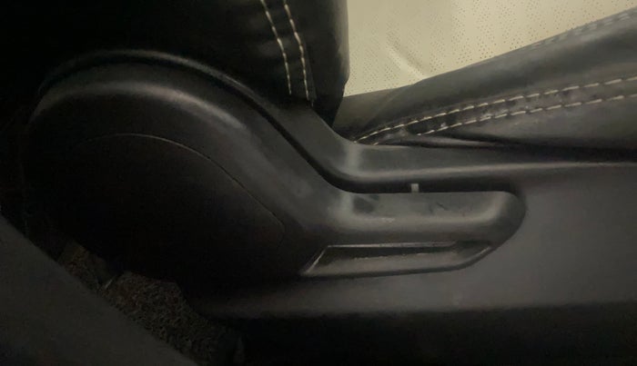 2020 Tata NEXON XM PETROL, Petrol, Manual, 97,067 km, Driver Side Adjustment Panel