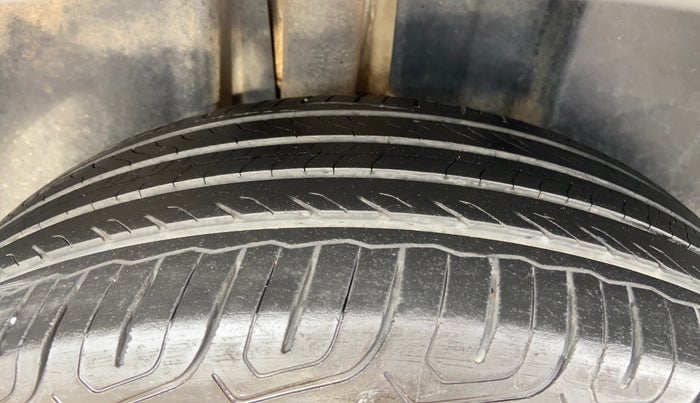 2021 Skoda KUSHAQ AMBITION 1.0L TSI MT, Petrol, Manual, 31,215 km, Right Rear Tyre Tread