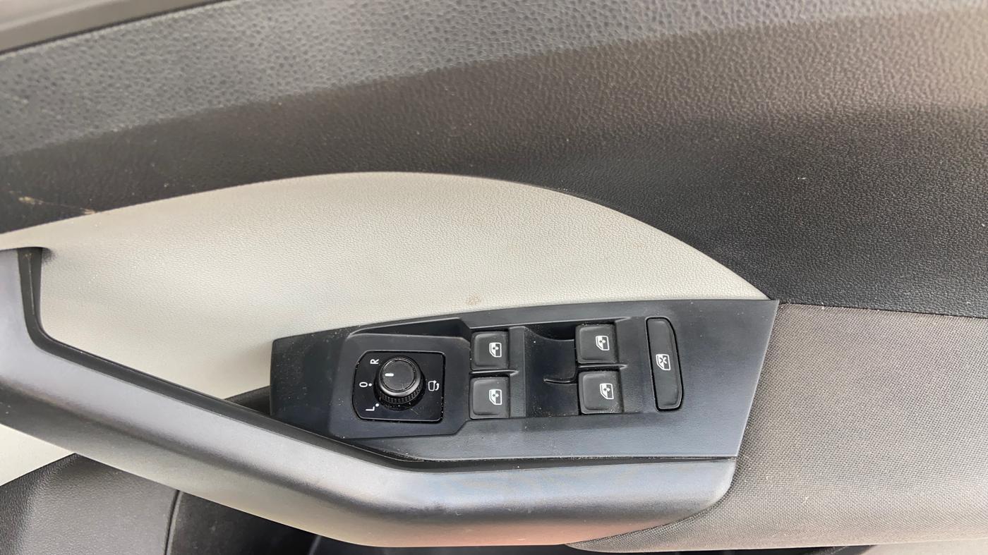 2021 Skoda KUSHAQ AMBITION 1.0L TSI MT, Petrol, Manual, 31,215 km, Driver Side Door Panels Control
