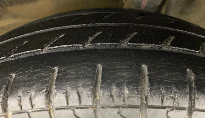 2013 Maruti Alto 800 LXI, Petrol, Manual, 30,659 km, Left Front Tyre Tread