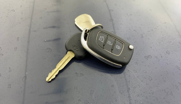 2021 Hyundai VENUE SX 1.0 TURBO IMT, Petrol, Manual, 40,032 km, Key Close Up