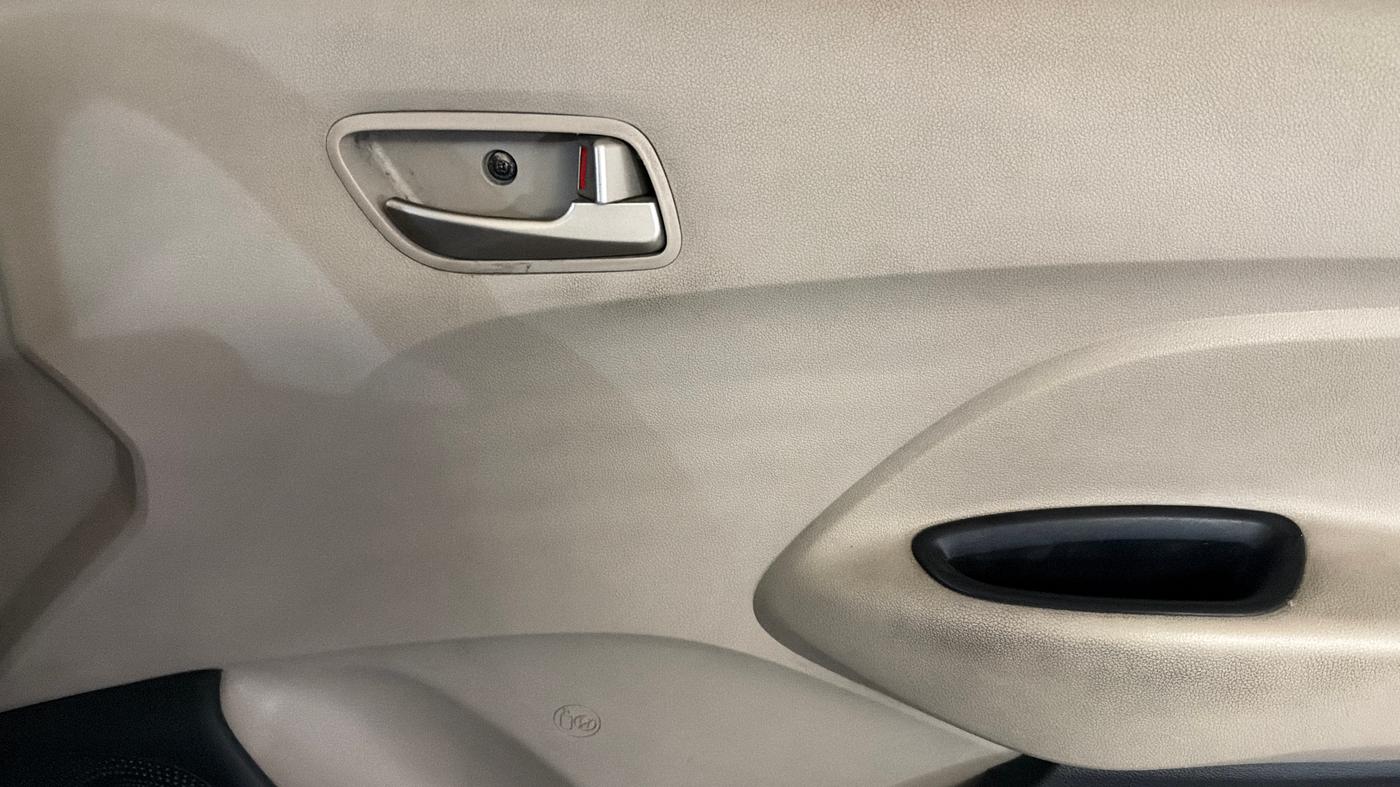 2018 Hyundai NEW SANTRO SPORTZ MT, Petrol, Manual, 1,09,494 km, Driver Side Door Panels Control