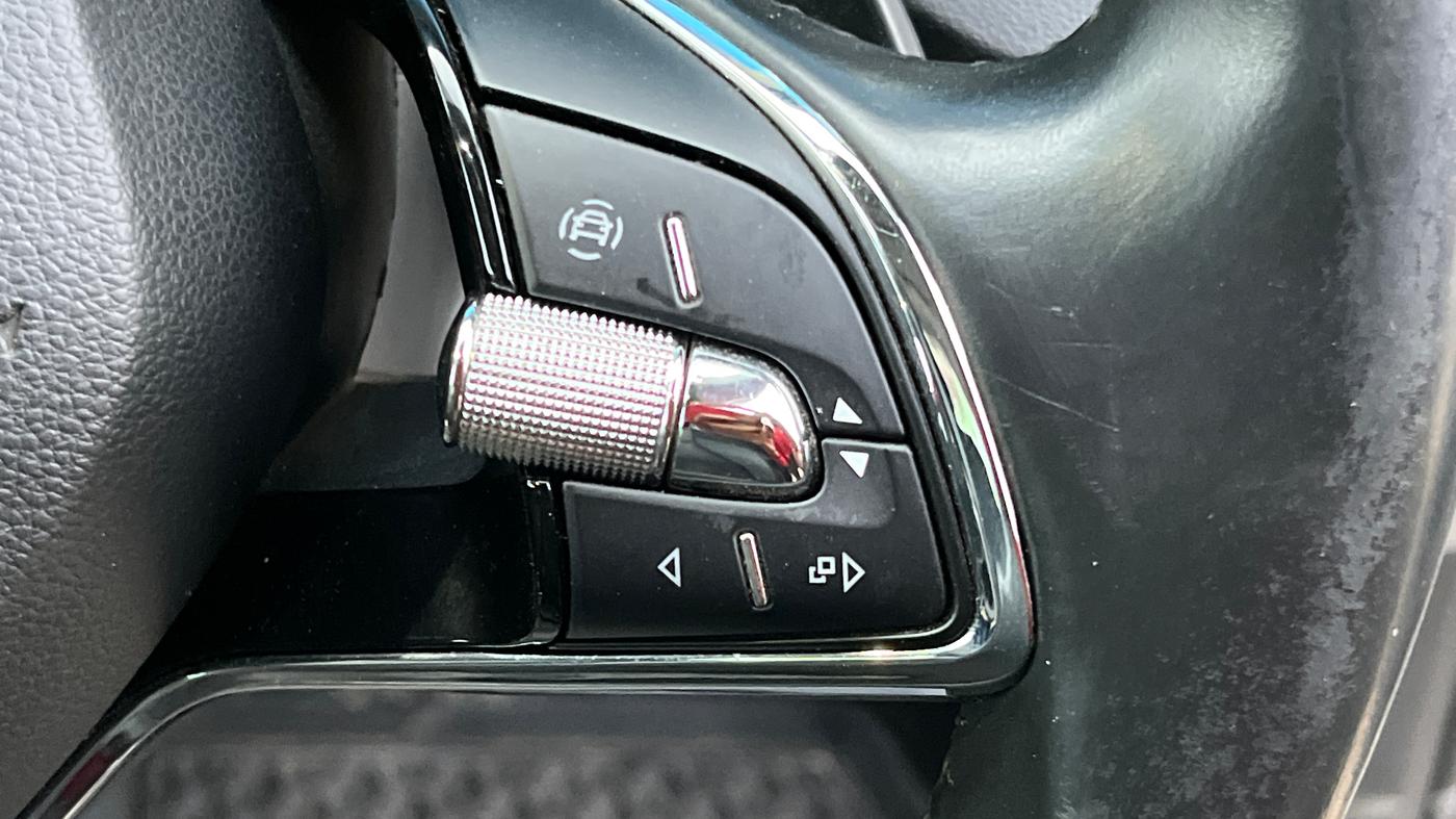 2022 Skoda KUSHAQ STYLE 1.0L TSI AT (6 AIRBAGS), Petrol, Automatic, 12,081 km, Adaptive Cruise Control