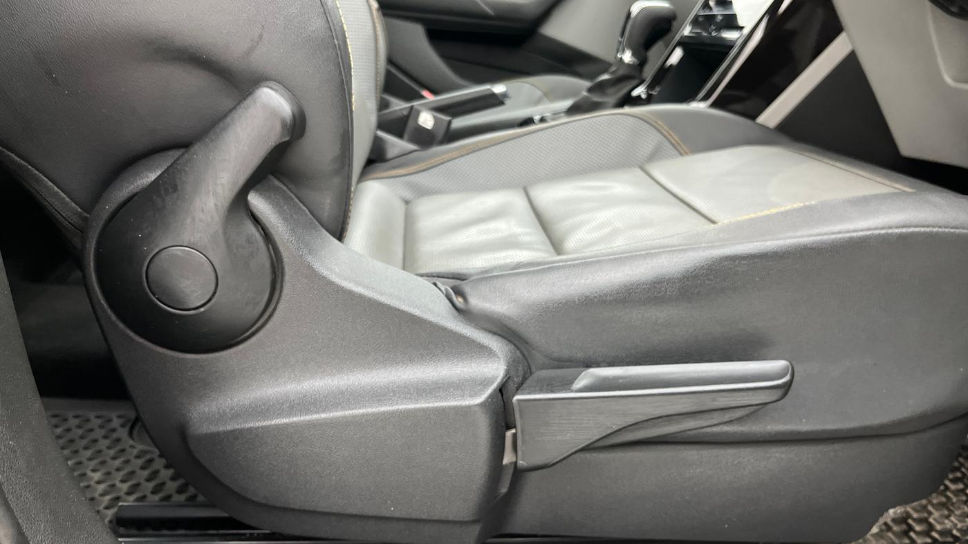 2022 Skoda KUSHAQ STYLE 1.0L TSI AT (6 AIRBAGS), Petrol, Automatic, 12,081 km, Driver Side Adjustment Panel