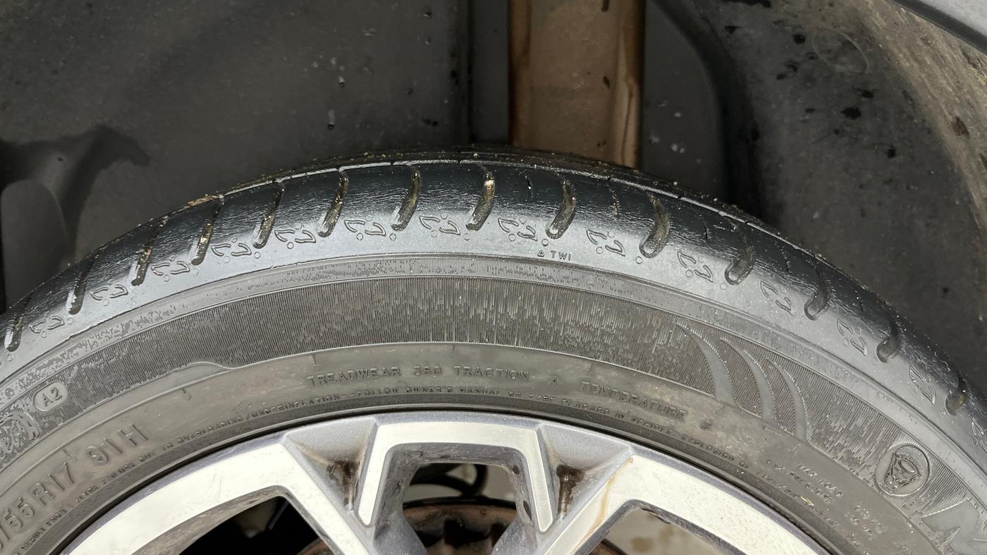 2022 Skoda KUSHAQ STYLE 1.0L TSI AT (6 AIRBAGS), Petrol, Automatic, 12,081 km, Left Rear Tyre Tread