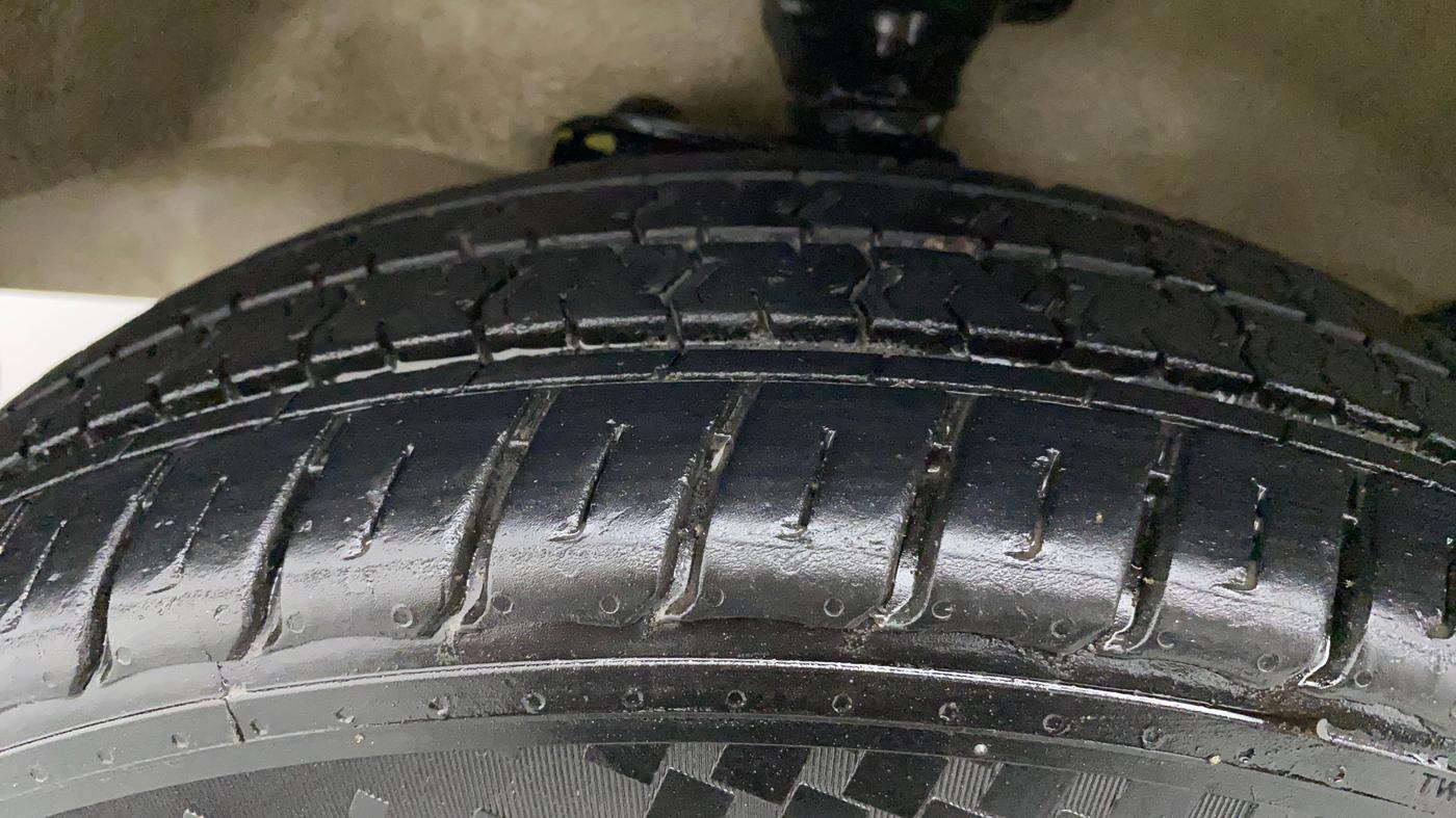 2018 Maruti Eeco 5 STR WITH A/C+HTR, CNG, Manual, 55,045 km, Left Front Tyre Tread