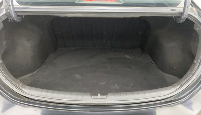 2018 Hyundai Verna 1.6 VTVT SX O, Petrol, Manual, 37,742 km, Boot Inside