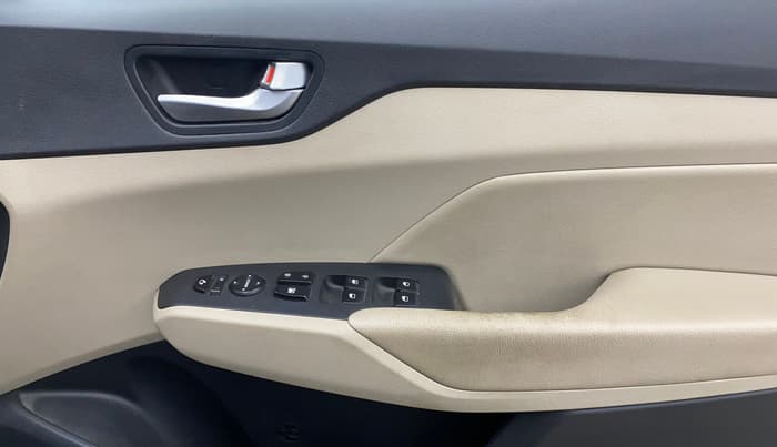 2018 Hyundai Verna 1.6 VTVT SX O, Petrol, Manual, 37,742 km, Driver Side Door Panels Control