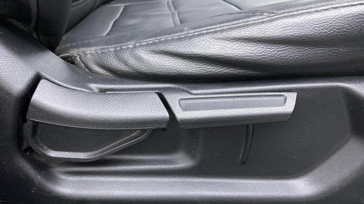 2022 Hyundai VENUE S (O) 1.0 TURBO IMT, Petrol, Manual, 24,228 km, Driver Side Adjustment Panel