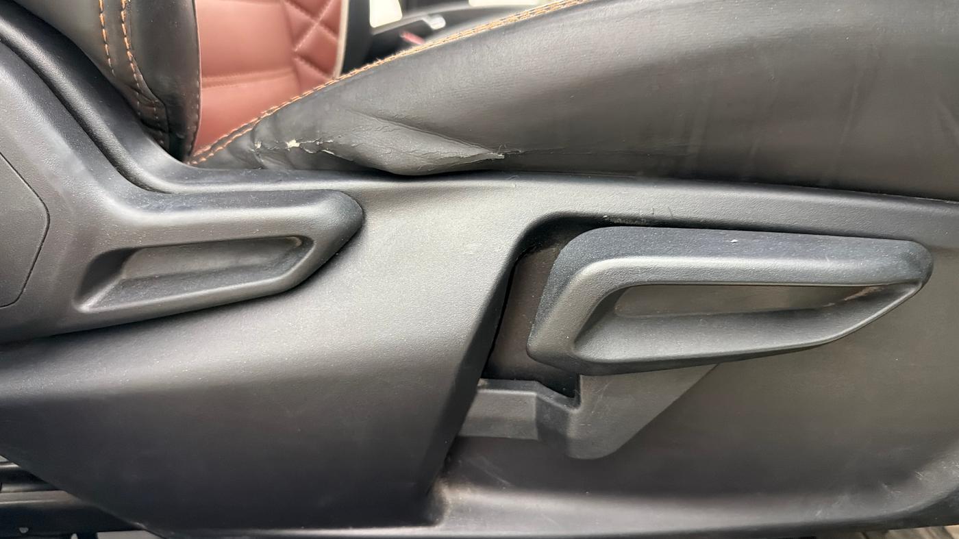 2022 Tata Tiago XZ PLUS CNG, CNG, Manual, 54,783 km, Driver Side Adjustment Panel