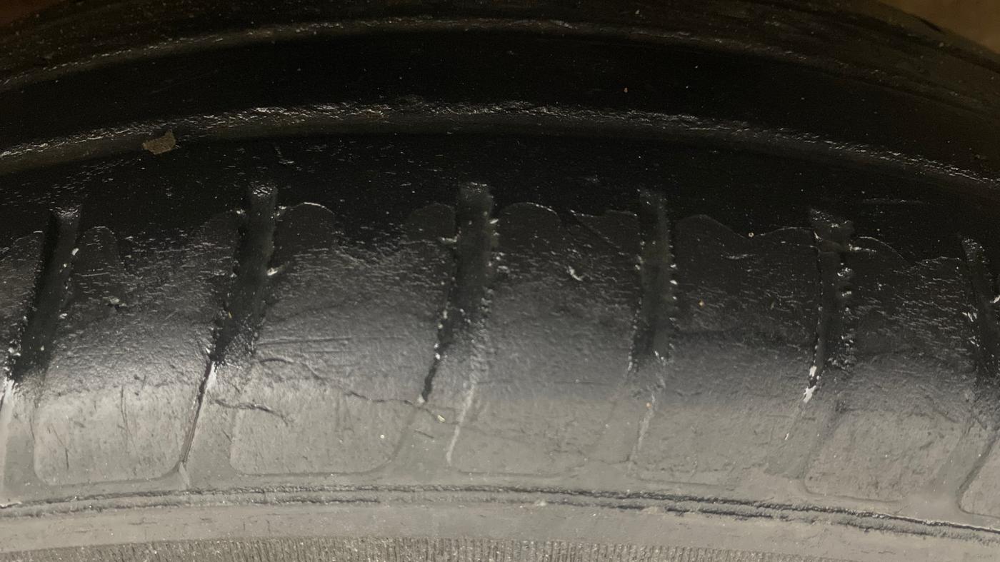 2022 Maruti Swift VXI AMT, Petrol, Automatic, 48,050 km, Right Front Tyre Tread