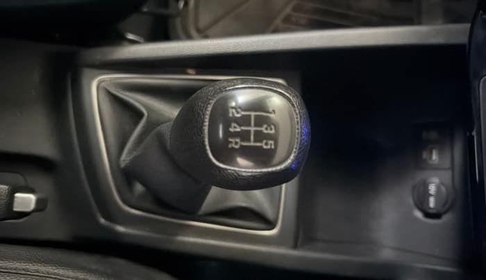 2017 Hyundai Elite i20 ASTA 1.2, Petrol, Manual, 42,780 km, Gear Lever