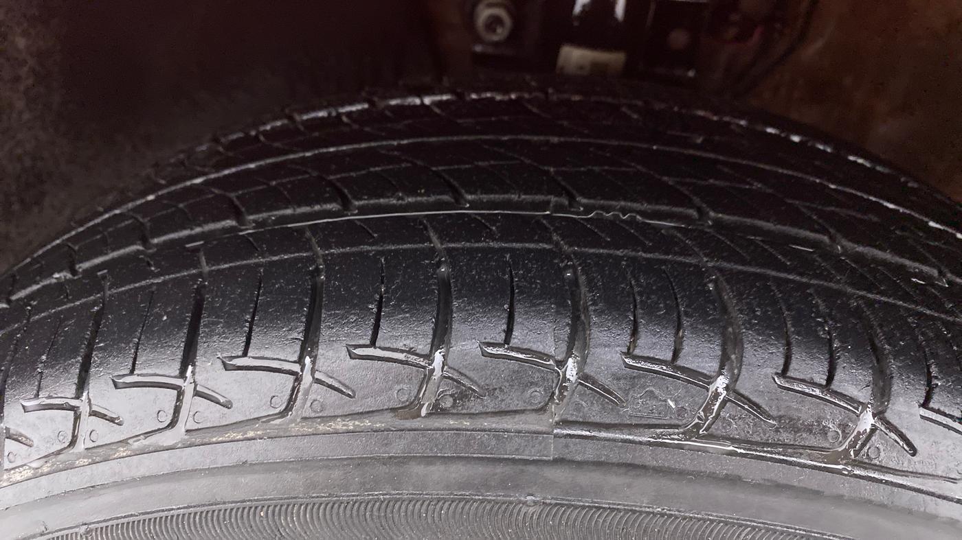 2018 Volkswagen Vento HIGHLINE TDI AT, Diesel, Automatic, 54,029 km, Left Front Tyre Tread