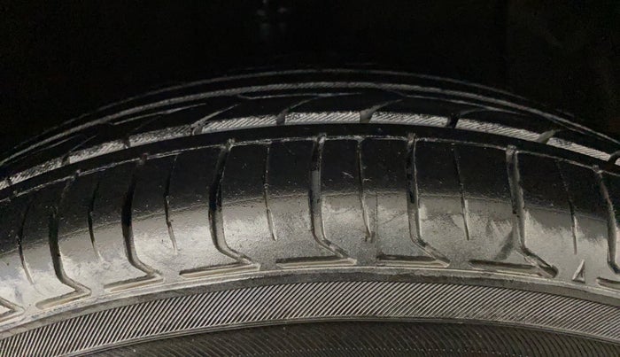 2017 Hyundai Grand i10 SPORTZ 1.2 KAPPA VTVT, Petrol, Manual, 33,966 km, Right Front Tyre Tread