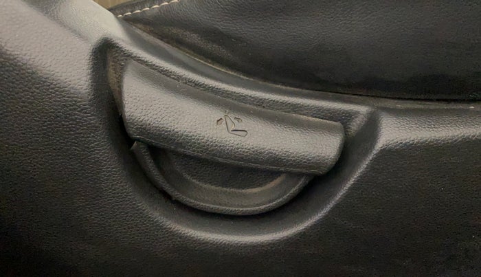 2017 Hyundai Grand i10 SPORTZ 1.2 KAPPA VTVT, Petrol, Manual, 33,966 km, Driver Side Adjustment Panel