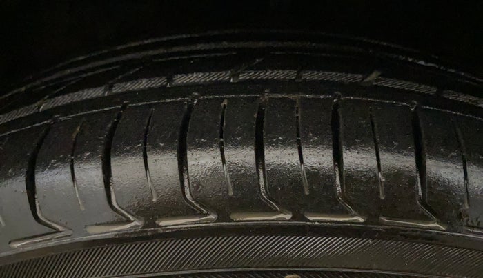 2017 Hyundai Grand i10 SPORTZ 1.2 KAPPA VTVT, Petrol, Manual, 33,966 km, Left Front Tyre Tread