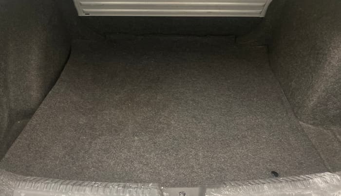 2017 Volkswagen Vento HIGHLINE PLUS 1.5 AT 16 ALLOY, Diesel, Automatic, 1,33,485 km, Boot Inside