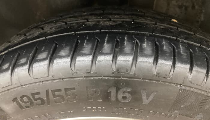 2017 Volkswagen Vento HIGHLINE PLUS 1.5 AT 16 ALLOY, Diesel, Automatic, 1,33,485 km, Left Rear Tyre Tread