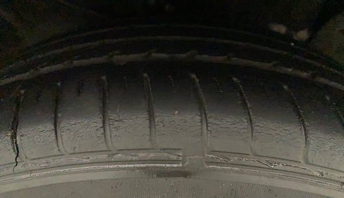 2016 Hyundai Creta SX PLUS AT 1.6 DIESEL, Diesel, Automatic, 77,907 km, Right Front Tyre Tread