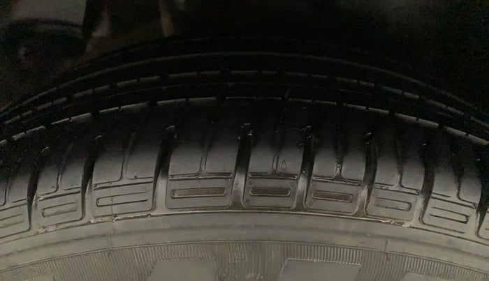 2016 Hyundai Creta SX PLUS AT 1.6 DIESEL, Diesel, Automatic, 77,907 km, Right Rear Tyre Tread