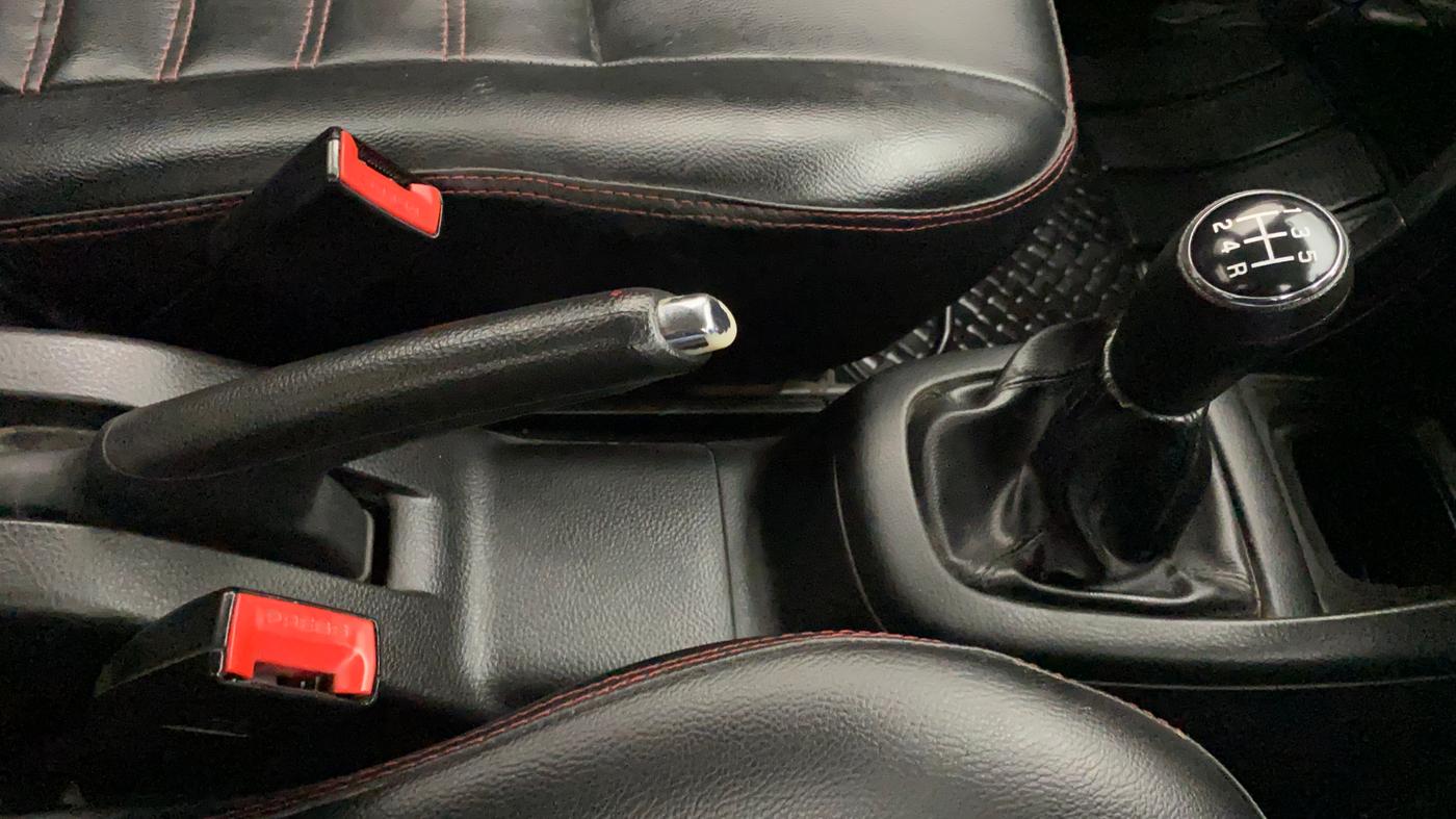 2015 Maruti Swift VXI, Petrol, Manual, 1,20,695 km, Gear Lever