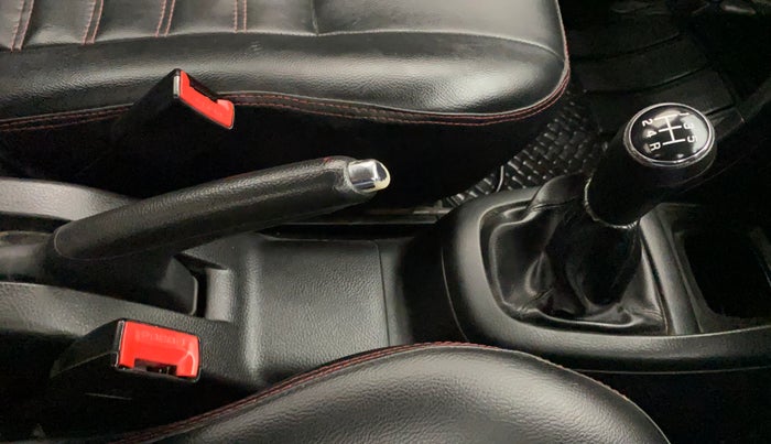 2015 Maruti Swift VXI, Petrol, Manual, 1,20,695 km, Gear Lever