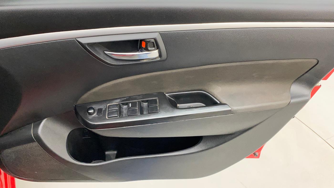 2015 Maruti Swift VXI, Petrol, Manual, 1,20,695 km, Driver Side Door Panels Control