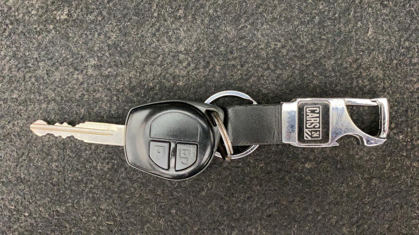 2015 Maruti Swift VXI, Petrol, Manual, 1,20,695 km, Key Close Up