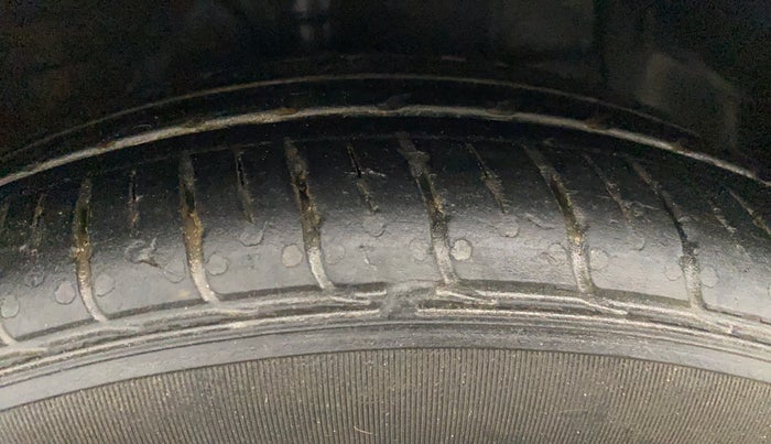 2020 Hyundai AURA SX PLUS 1.2 AMT CRDI, Diesel, Automatic, 66,459 km, Right Front Tyre Tread