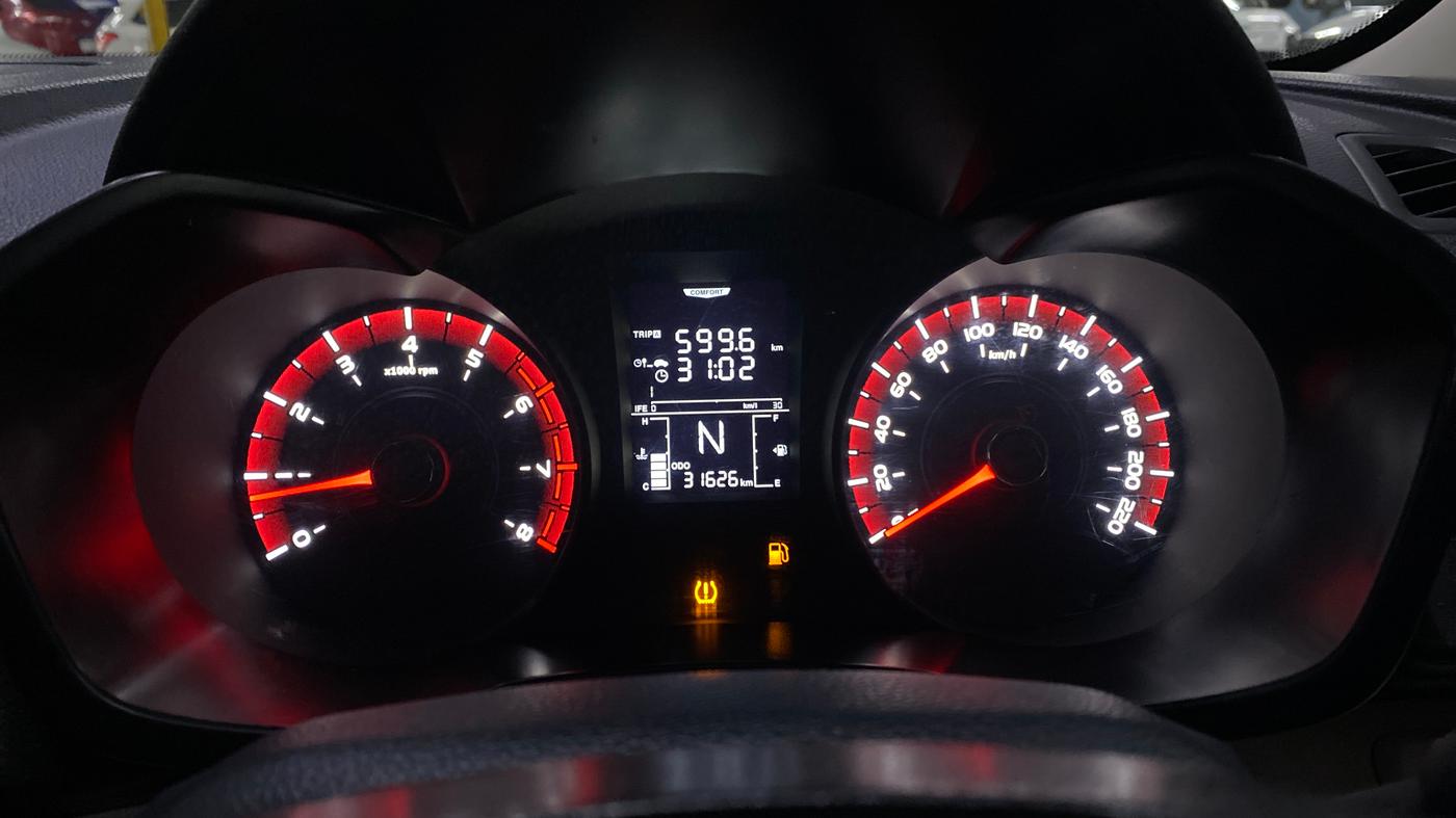 2023 Mahindra XUV300 W6 1.2 PETROL, Petrol, Manual, 31,614 km, Odometer Image