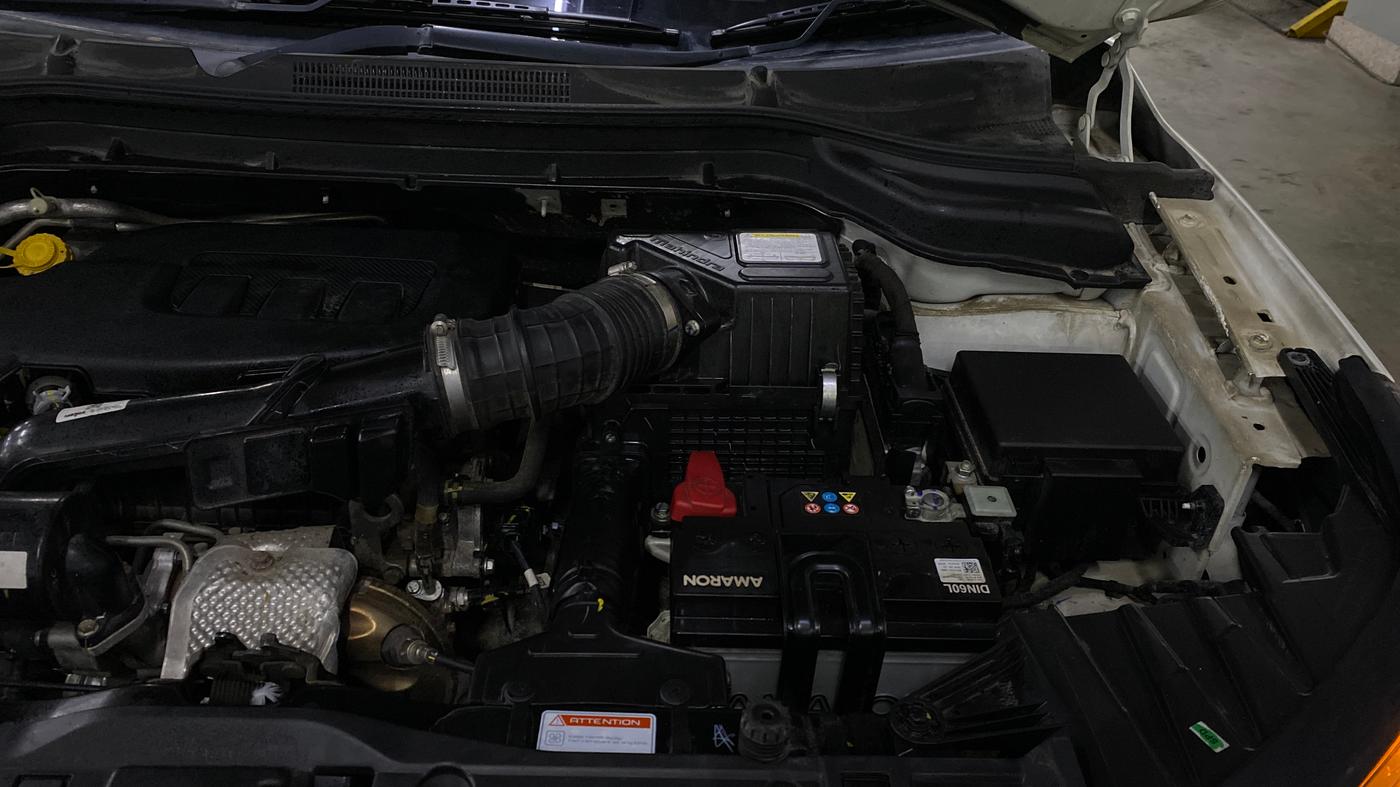 2023 Mahindra XUV300 W6 1.2 PETROL, Petrol, Manual, 31,614 km, Engine View - Left