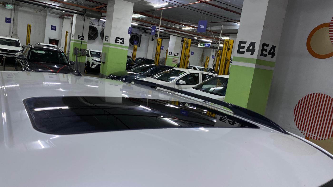 2023 Mahindra XUV300 W6 1.2 PETROL, Petrol, Manual, 31,614 km, Moonroof/ Sunroof