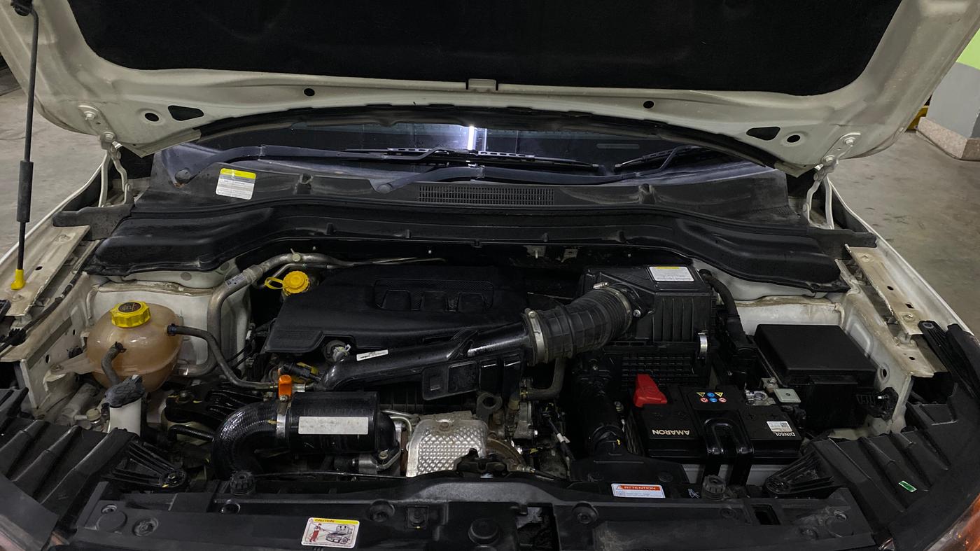 2023 Mahindra XUV300 W6 1.2 PETROL, Petrol, Manual, 31,614 km, Engine View