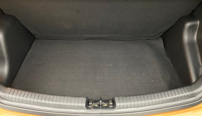 2015 Hyundai Grand i10 SPORTZ 1.2 KAPPA VTVT, Petrol, Manual, 8,714 km, Boot Inside