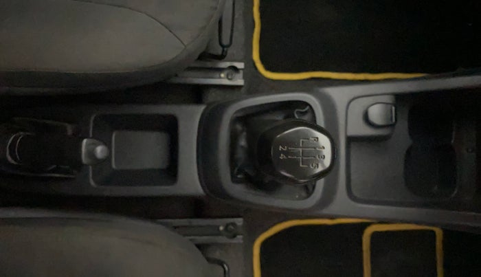 2016 Renault Kwid RXT 0.8 (O), Petrol, Manual, 67,358 km, Gear Lever