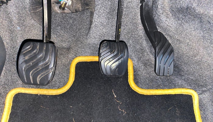 2016 Renault Kwid RXT 0.8 (O), Petrol, Manual, 67,358 km, Pedals