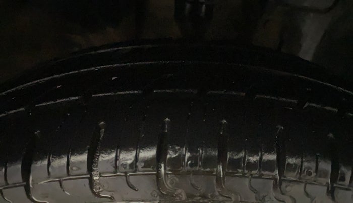 2016 Renault Kwid RXT 0.8 (O), Petrol, Manual, 67,358 km, Right Front Tyre Tread