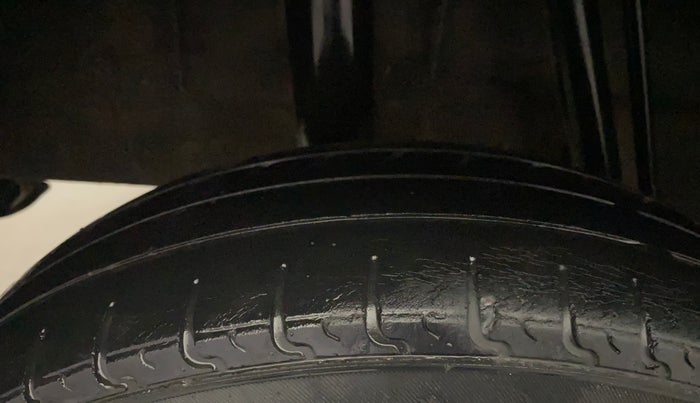 2016 Renault Kwid RXT 0.8 (O), Petrol, Manual, 67,358 km, Right Rear Tyre Tread