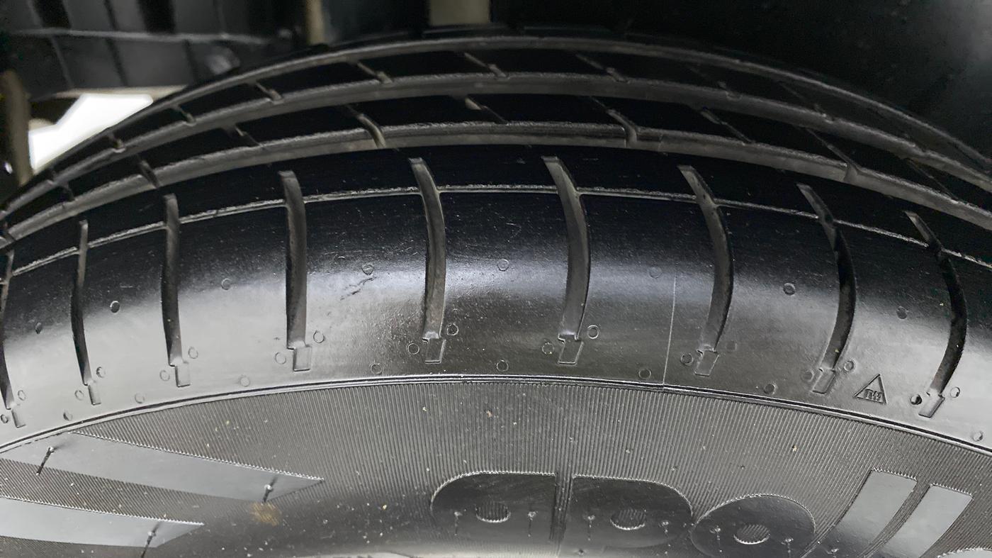 2014 Maruti Swift VXI D, Petrol, Manual, 51,788 km, Right Rear Tyre Tread