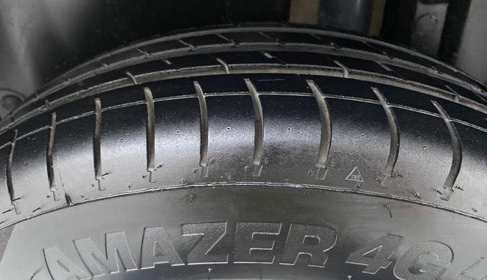 2014 Maruti Swift VXI D, Petrol, Manual, 51,788 km, Left Rear Tyre Tread