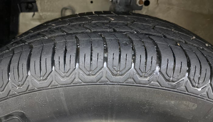 2014 Maruti Swift VXI D, Petrol, Manual, 51,788 km, Left Front Tyre Tread