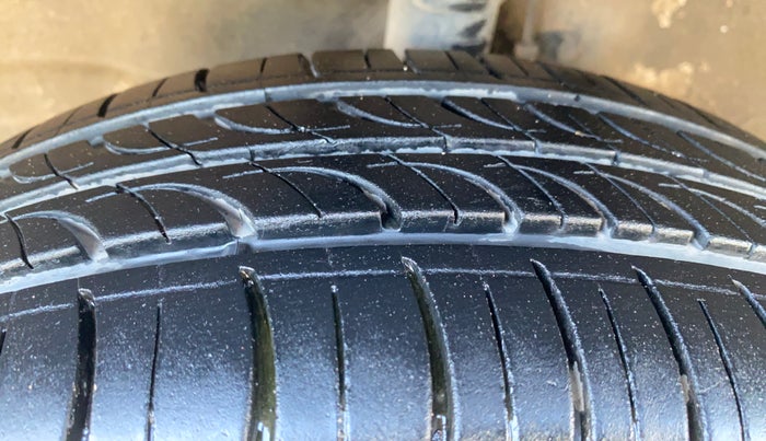 2015 Maruti Wagon R 1.0 VXI, Petrol, Manual, 88,204 km, Left Front Tyre Tread