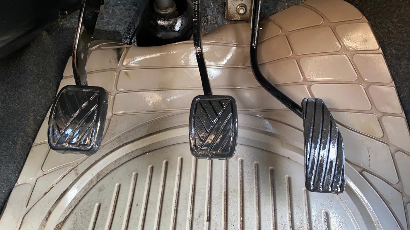2015 Maruti Wagon R 1.0 VXI, Petrol, Manual, 88,204 km, Pedals