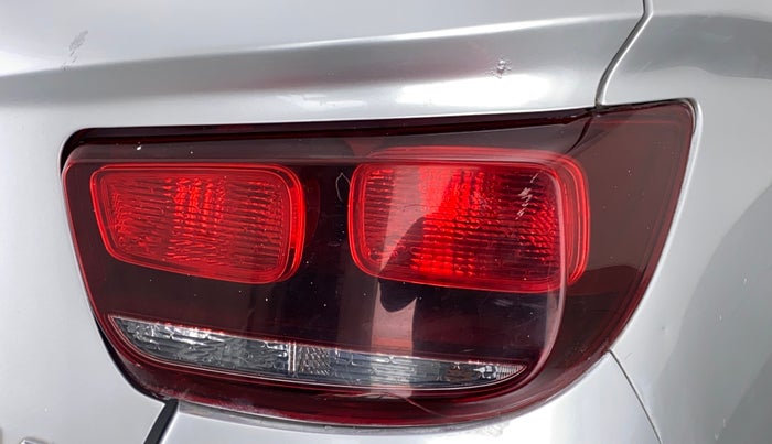 2017 Mahindra Kuv100 K4 6 STR, Petrol, Manual, 36,190 km, Right tail light - Minor damage