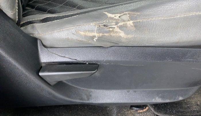 2017 Mahindra Kuv100 K4 6 STR, Petrol, Manual, 36,190 km, Driver Side Adjustment Panel