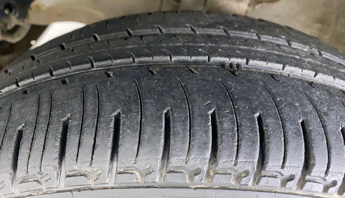 2017 Mahindra Kuv100 K4 6 STR, Petrol, Manual, 36,190 km, Left Front Tyre Tread