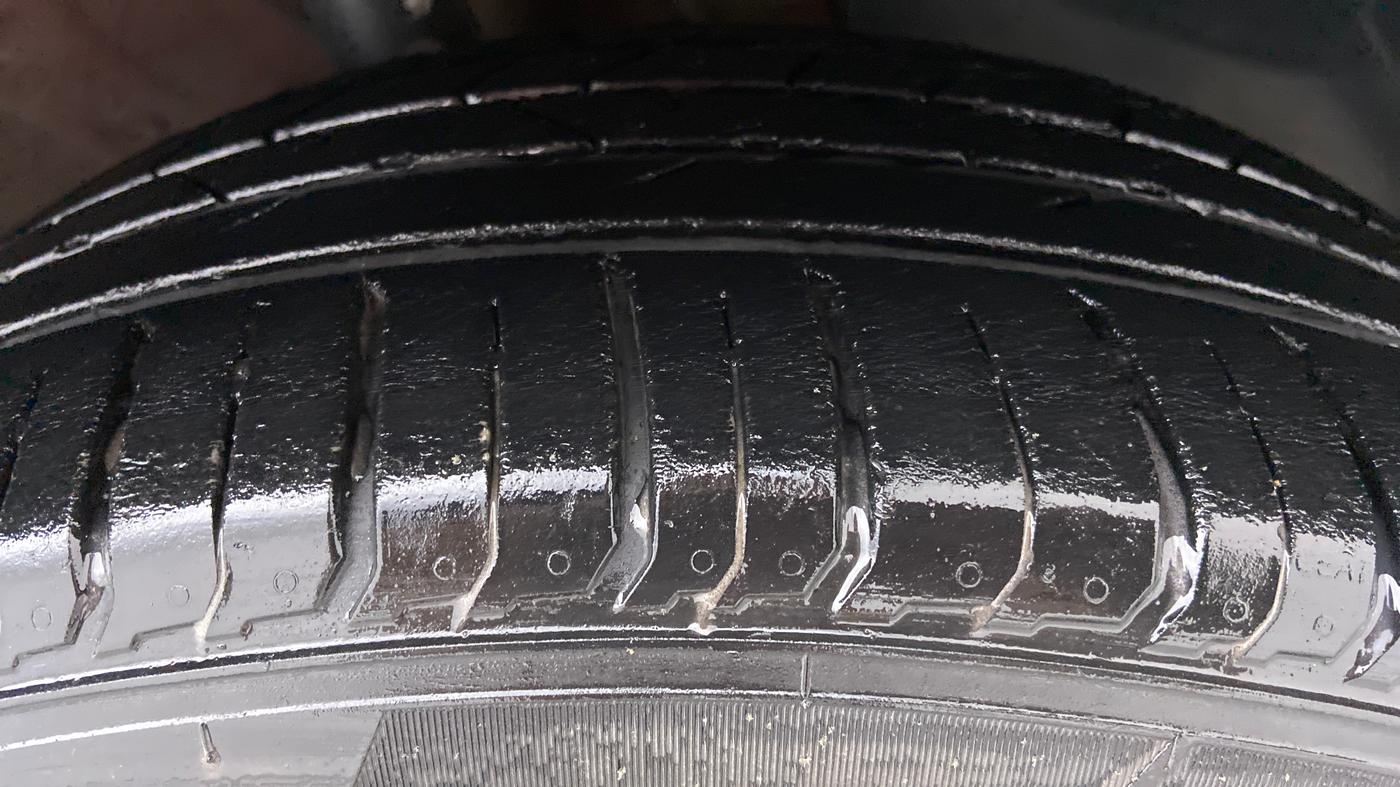 2019 Hyundai VENUE 1.0 TURBO GDI SX+ AT, Petrol, Automatic, 14,667 km, Right Front Tyre Tread