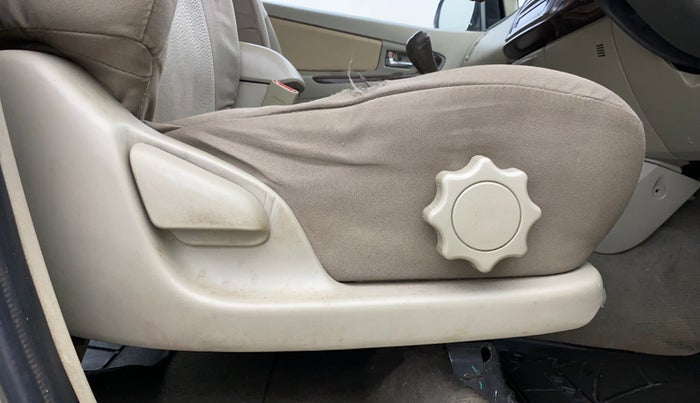 2014 Toyota Innova 2.5 VX 8 STR, Diesel, Manual, 79,175 km, Driver Side Adjustment Panel